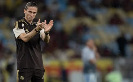 Filipe Luís supera vaias e leva o Flamengo à final do Carioca contra o Madureira Filipe Luís supera vaias e leva o Flamengo à final do Carioca contra o Madureira