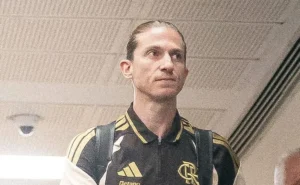 Filipe Luís confia no apoio da torcida do Flamengo no Maracanã contra o Lanús pela Recopa.