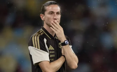 Filipe Luís minimiza vaias e expõe desafios mentais do elenco do Flamengo