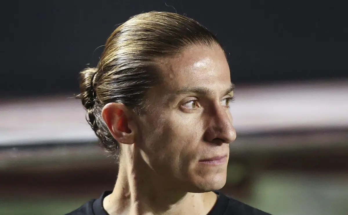 Filipe Luís reage a críticas e define postura no Flamengo Filipe Luís reage a críticas e define postura no Flamengo