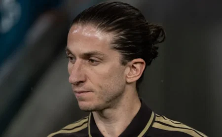 Filipe Luís espera um Flamengo ofensivo e entrosado contra o Lanús para reerguer o moral e conquistar a Recopa. Filipe Luís espera um Flamengo ofensivo e entrosado contra o Lanús para reerguer o moral e conquistar a Recopa.