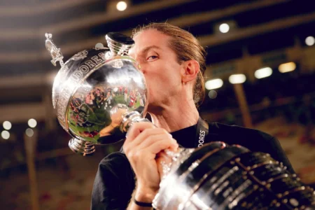 Filipe Luís busca título para coroar marca de 100 jogos pelo Flamengo após período de instabilidade Filipe Luís busca título para coroar marca de 100 jogos pelo Flamengo após período de instabilidade