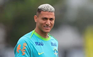 Filipe Luís endossa Richarlison no Flamengo, e diretoria o considera ideal para o ataque