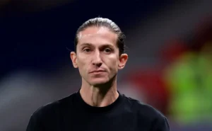 Filipe Luís define relacionados do Flamengo para jogo contra o Sampaio Corrêa sem Arrascaeta