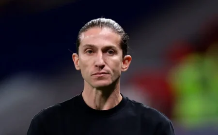 Filipe Luís define relacionados do Flamengo para jogo contra o Sampaio Corrêa sem Arrascaeta