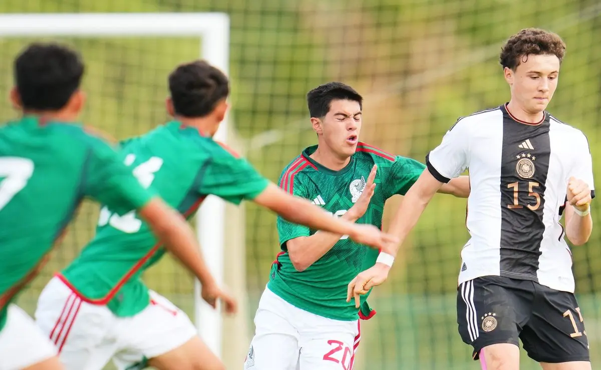 Flamengo avança na contratação do atacante mexicano Diego Reyes por empréstimo; jogador atuará em ambas as categorias Flamengo avança na contratação do atacante mexicano Diego Reyes por empréstimo; jogador atuará em ambas as categorias