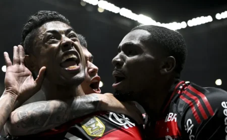 Flamengo avalia venda de meio-campista e Everton Araújo pode ser negociado após a Copa do Mundo Flamengo avalia venda de meio-campista e Everton Araújo pode ser negociado após a Copa do Mundo
