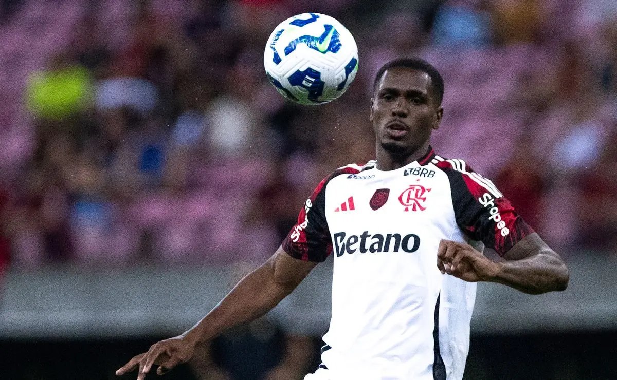 Flamengo aposta em Everton Araújo com aval de Filipe Luís para sequência da temporada