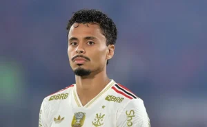 Flamengo busca compensação financeira por Allan, e negociação com Corinthians trava.