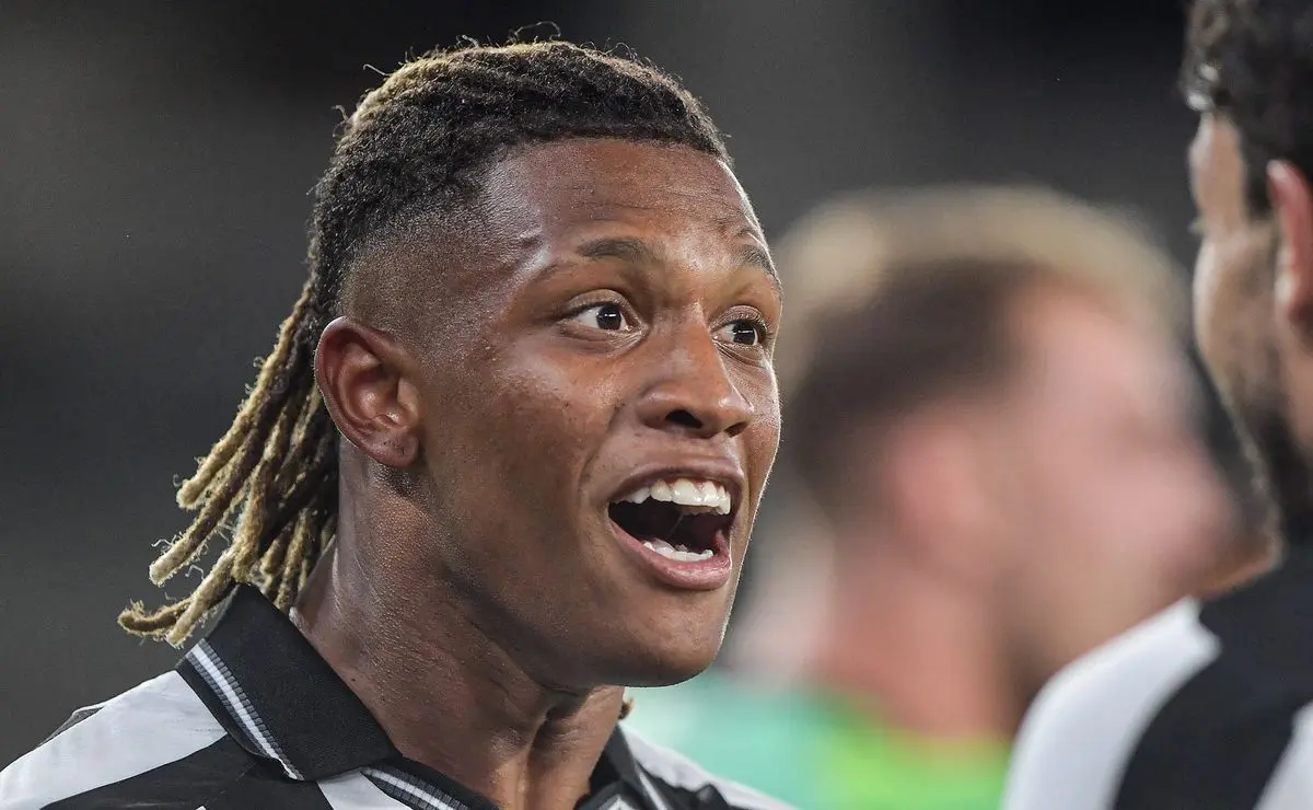 Flamengo contrata Danilo e planeja reforço de peso no meio-campo