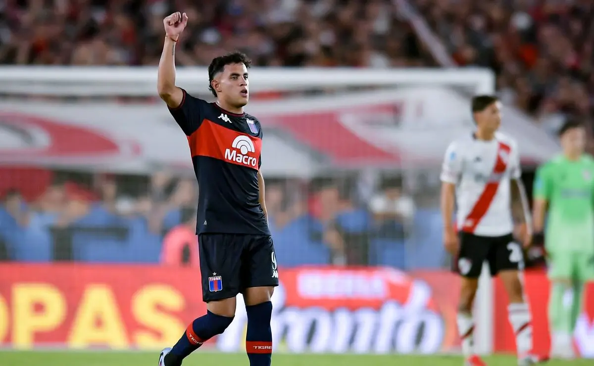 Flamengo demonstra interesse em David Romero, jovem centroavante argentino. Flamengo demonstra interesse em David Romero, jovem centroavante argentino.