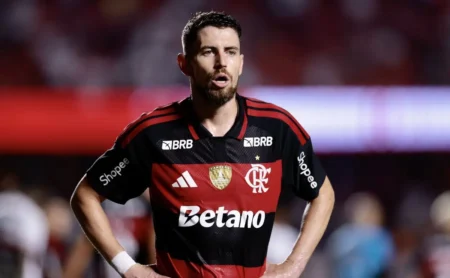 Flamengo: disputa por vagas com desfalques de Jorginho e outro jogador contra o Internacional
