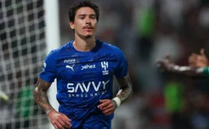 Flamengo demonstra interesse em Darwin Núñez, mas salário impede acordo.