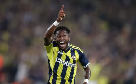 Flamengo descarta Fred, do Fenerbahçe, e prioriza renovação do elenco Flamengo descarta Fred, do Fenerbahçe, e prioriza renovação do elenco