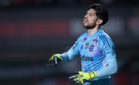 Flamengo e Rossi: renovação travada e futuro incerto do goleiro Flamengo e Rossi: renovação travada e futuro incerto do goleiro