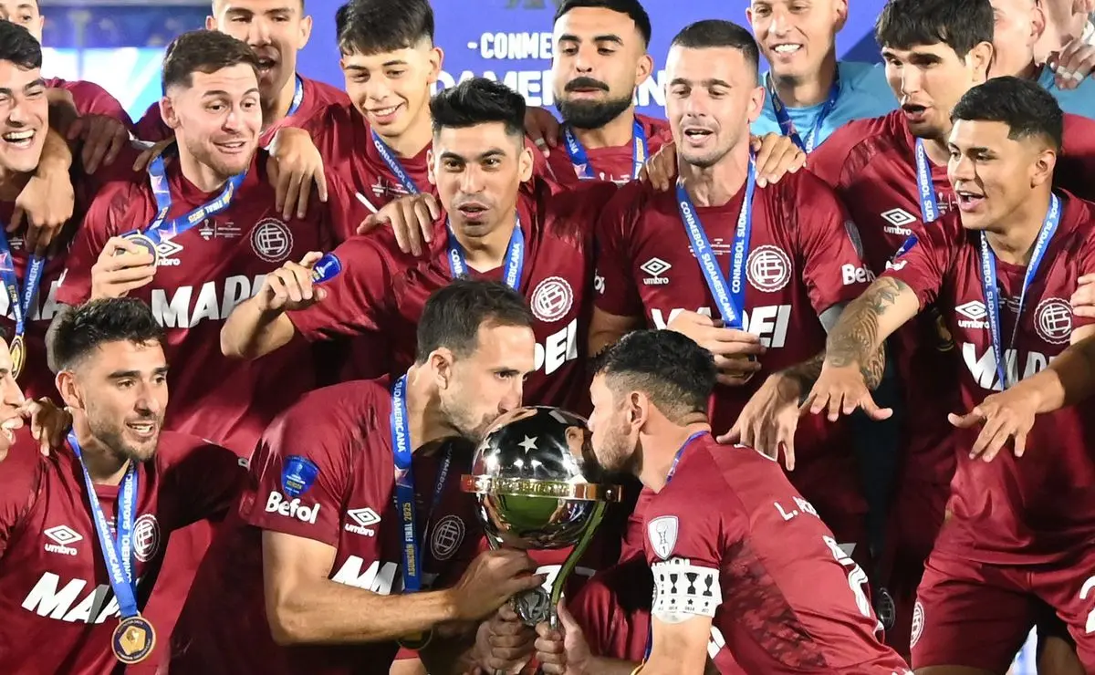 Flamengo enfrenta o Lanús na Recopa com time completo no Maracanã Flamengo enfrenta o Lanús na Recopa com time completo no Maracanã