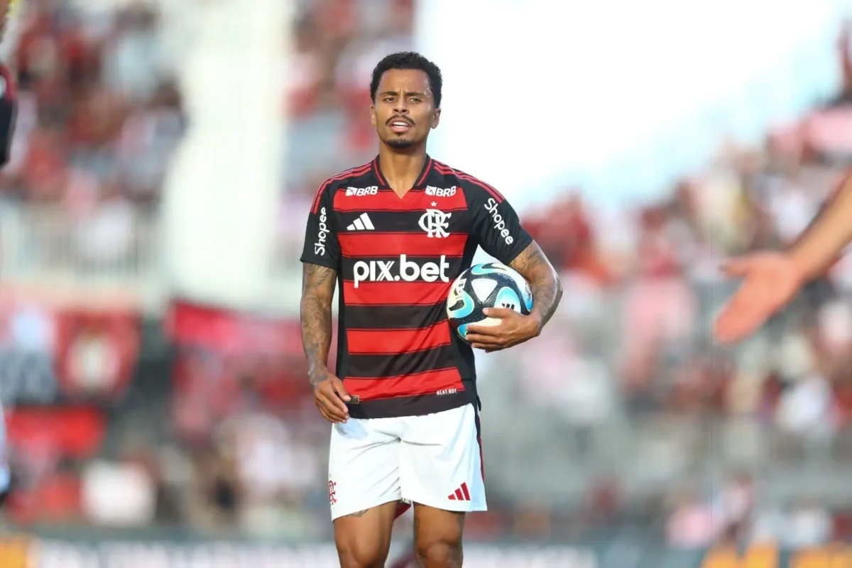 Flamengo e Corinthians negociam empréstimo de Allan