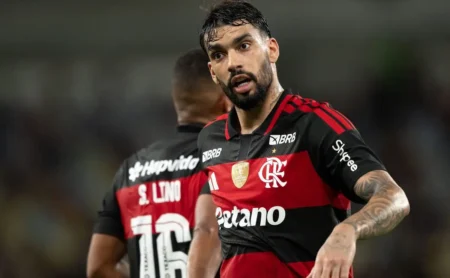 Flamengo enfrenta o Vitória no Barradão com Paquetá versátil e foco no Brasileirão