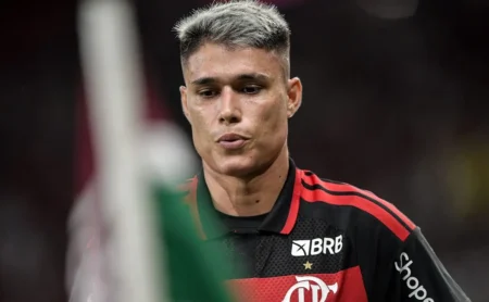 Flamengo informa equipe de Luiz Araújo sobre propostas e manutenção do interesse