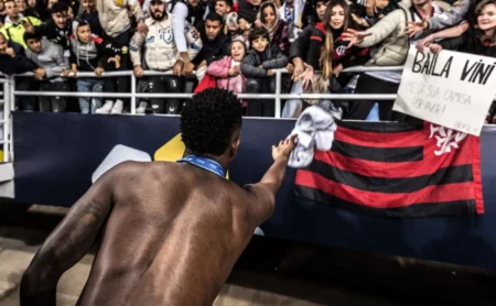 Flamengo menciona Vini Jr. de forma sutil, mas declaração sobre Boto expõe planejamento estratégico.