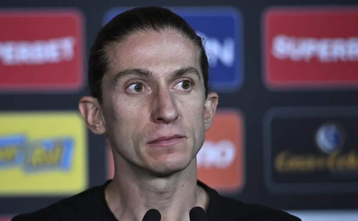 Flamengo oferece R$ 2,5 milhões mensais por centroavante e conta com Filipe Luís em contato por Darwin Núñez Flamengo oferece R$ 2,5 milhões mensais por centroavante e conta com Filipe Luís em contato por Darwin Núñez