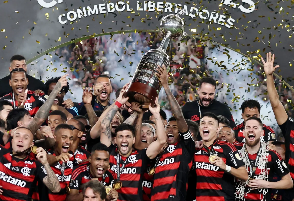 Flamengo, o "Real Madrid das Américas"? Evaristo de Macedo defende: "Tem que jogar lá fora"