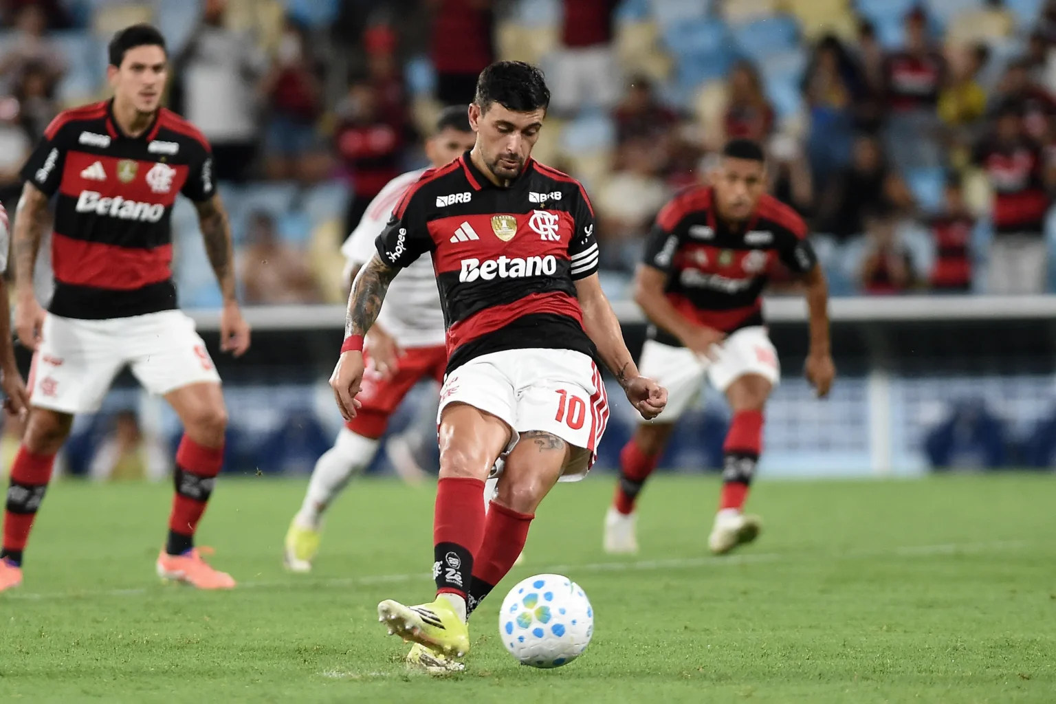 Flamengo poupa Arrascaeta, Ortiz, Rossi e mais quatro atletas contra o Sampaio Corrêa