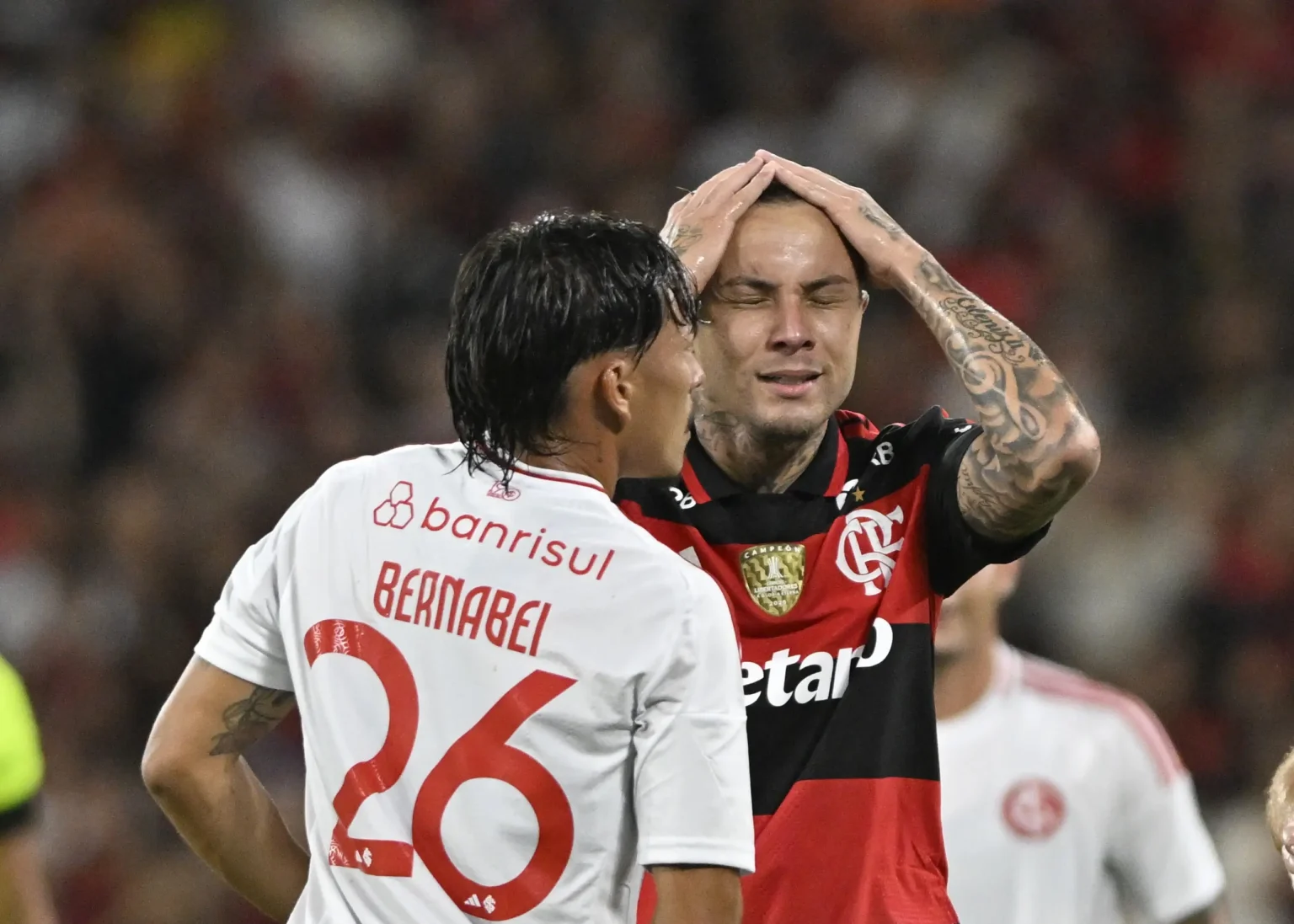 Flamengo segue buscando titular na ponta esquerda, mesmo após alto investimento