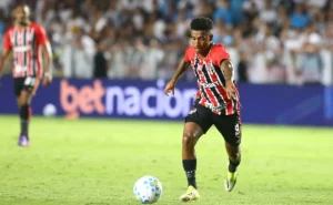 Flamengo segue com interesse em Marcos Antônio e planeja nova oferta em julho, após renovação no São Paulo.