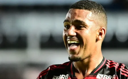 Flamengo segue confiante em Samuel Lino e planeja contar com o atacante na temporada.