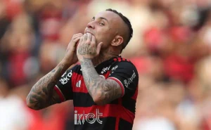 Flamengo se reúne com Everton Cebolinha após declaração sobre futuro em 2026
