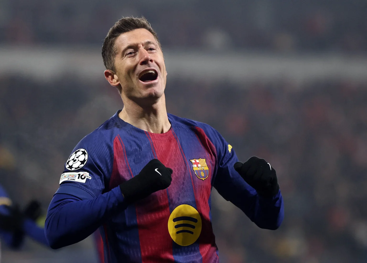 Flick lança dúvidas sobre o futuro de Lewandowski no Barcelona: Não sabemos o que pode acontecer Flick lança dúvidas sobre o futuro de Lewandowski no Barcelona: "Não sabemos o que pode acontecer"