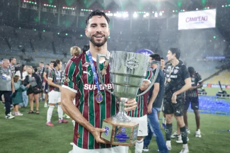 Fluminense inicia tratativas para renovar com Martinelli