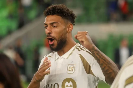 Fluminense define alvo na janela de transferências e pondera entre Arias e Bouanga; saiba mais