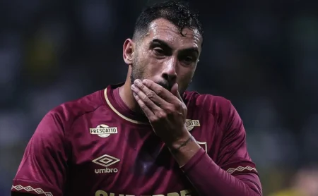 Freytes supera vaios, cumpre metas no Fluminense e é recompensado com aumento salarial