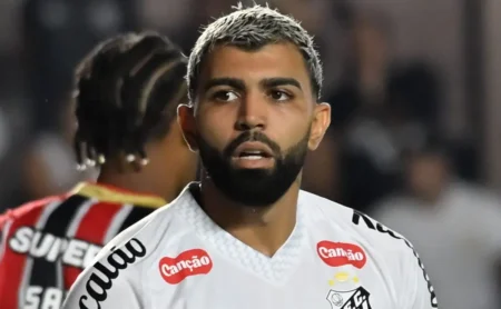 Furada de Gabigol ganha destaque em gol do Santos na eliminação do Paulista Furada de Gabigol ganha destaque em gol do Santos na eliminação do Paulista