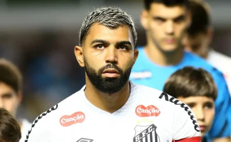 Gabigol desperdiça chance inacreditável em Santos x São Paulo; lance viraliza e causa revolta na torcida santista
