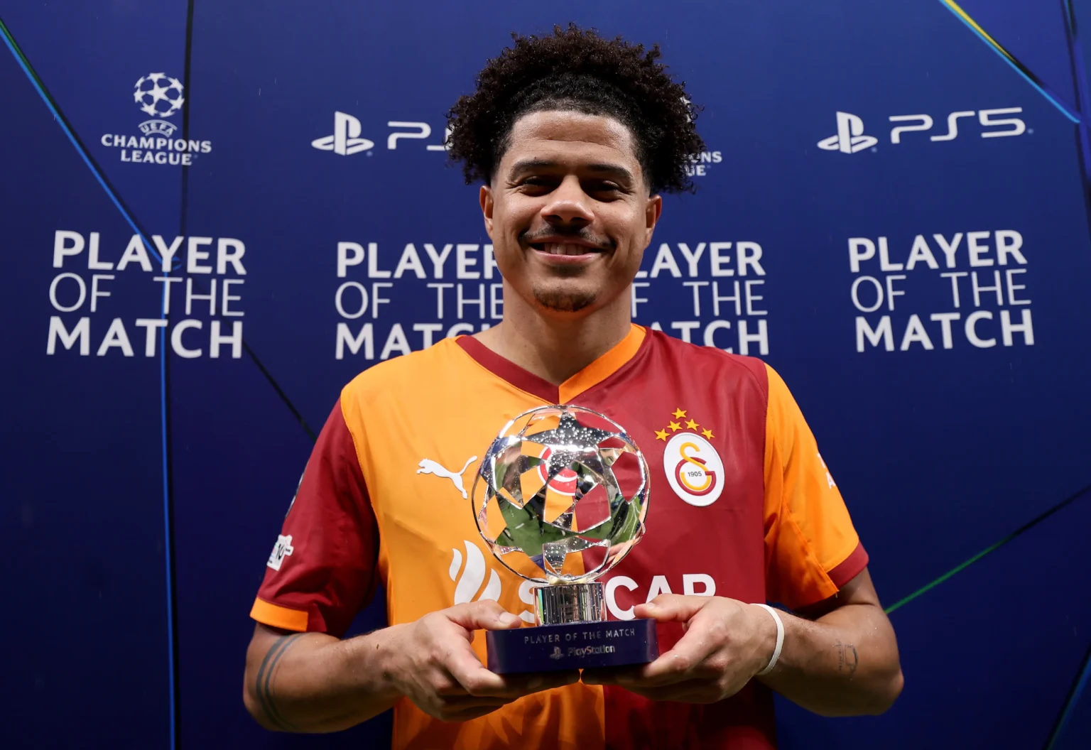 Gabriel Sara celebra prêmio de MVP em série decisiva contra a Juventus