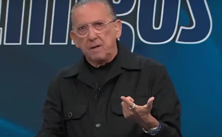 Galvão Bueno reage a derrota do Flamengo em postagem com tom de decepção, cobrança e crítica.