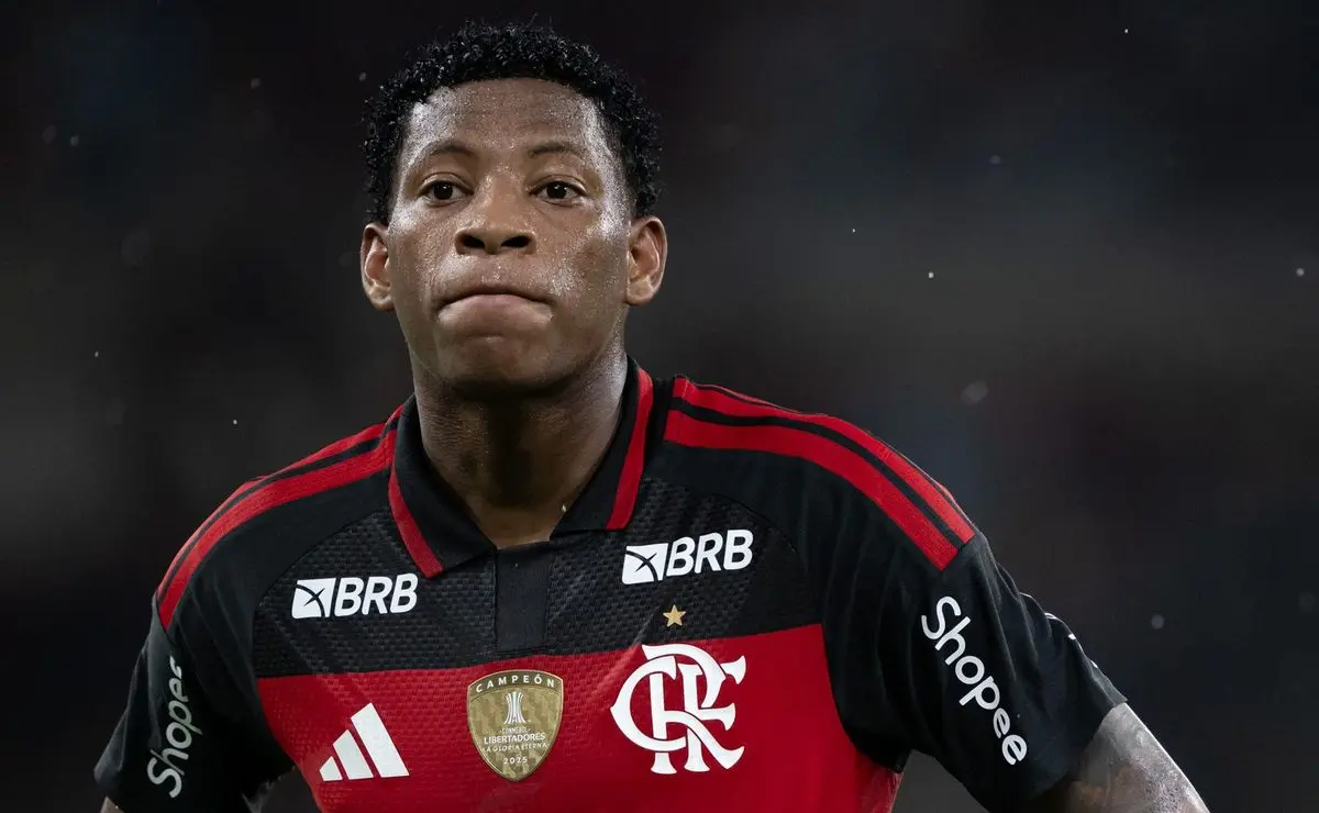 Gonzalo Plata recebe críticas da torcida do Flamengo após derrota para o Lanús e torcida demonstra impaciência. Gonzalo Plata recebe críticas da torcida do Flamengo após derrota para o Lanús e torcida demonstra impaciência.