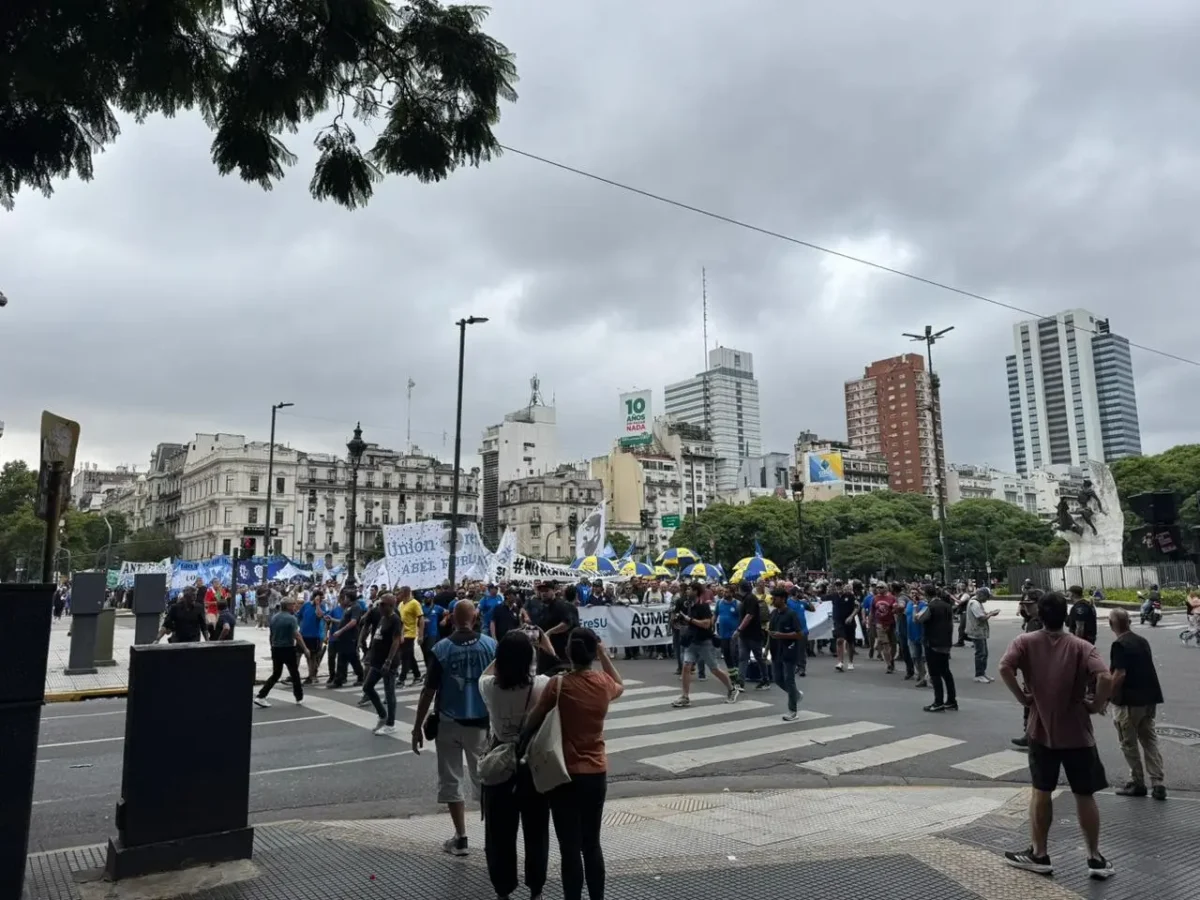 Greve na Argentina dificulta locomoção e afeta jogo do Flamengo: relato de motoristas no hotel