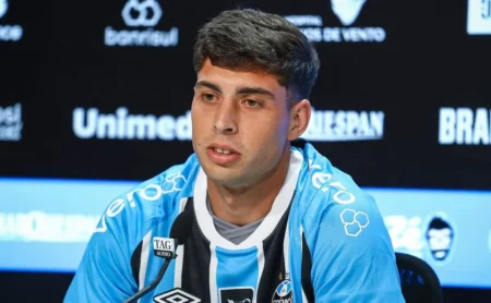 Grêmio apresenta o volante argentino Juan Nardoni e ele admite pressão no clube gaúcho Grêmio apresenta o volante argentino Juan Nardoni e ele admite pressão no clube gaúcho