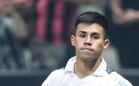 Grêmio: Aravena deixa, e futuro de Cristaldo é incerto.