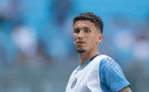 Grêmio avalia a saída de Cuéllar e Dodi após a contratação de Nardoni e espera ofertas.