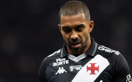 Grêmio busca Paulo Henrique, do Vasco, e jogador comenta sobre Aravena Grêmio busca Paulo Henrique, do Vasco, e jogador comenta sobre Aravena