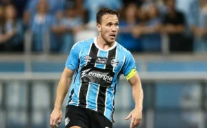 Grêmio confia na permanência de Arthur e aguarda acordo com a Juventus após sinal positivo do volante