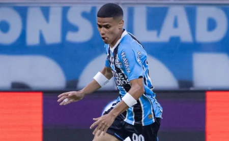 Grêmio deve US$ 1 milhão ao Junior Barranquilla por Enamorado