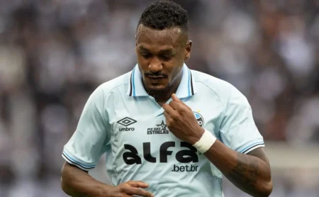 Grêmio e Edenilson acertam rescisão amigável e clube terá economia milionária Grêmio e Edenilson acertam rescisão amigável e clube terá economia milionária