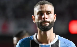 Grêmio impede a saída de Wagner Leonardo para clubes brasileiros; técnico Luís Castro garante permanência do zagueiro