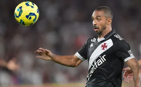 Grêmio mantém interesse em Paulo Henrique e prepara nova proposta ao Vasco